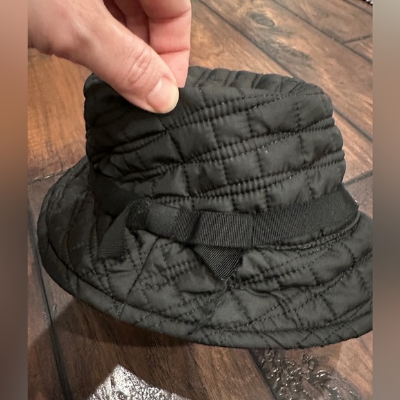 Kate Spade Bucket puffer hat  Cotton Black Logo small bow - Picture 2 of 3